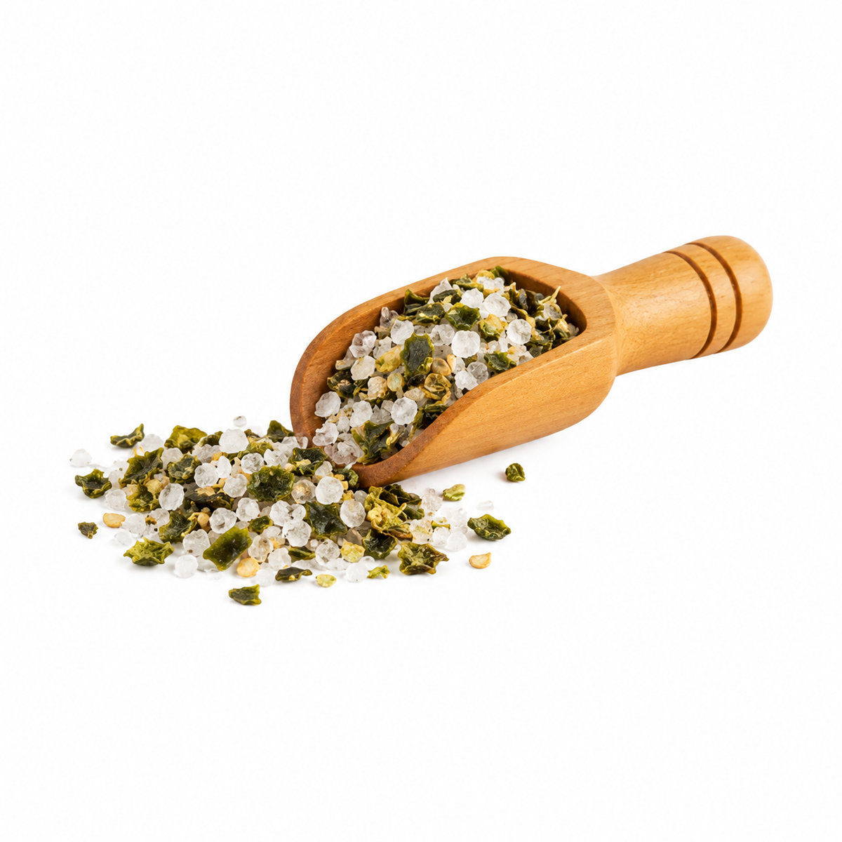 Sal marina con jalapeño en cucharita de madera