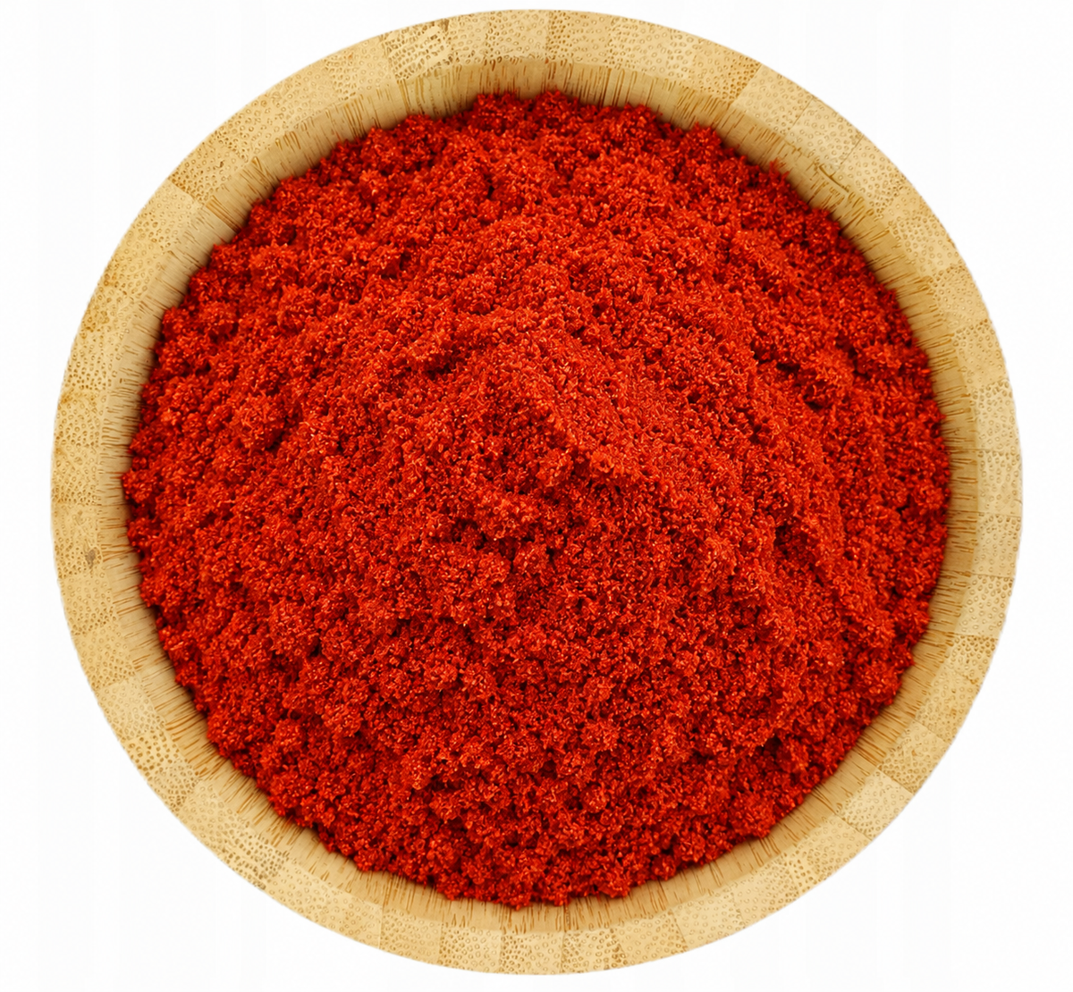 Paprika pura en tazón de bambú